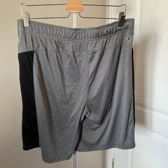 Old Navy Active Shorts - Picture 5 of 8